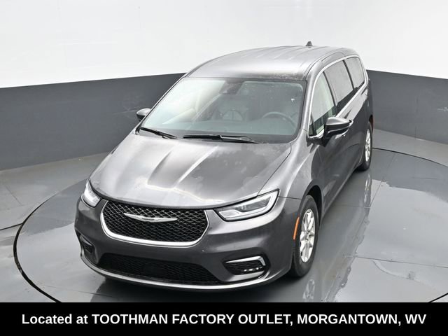 Used 2023 Chrysler Pacifica Touring-L image 23