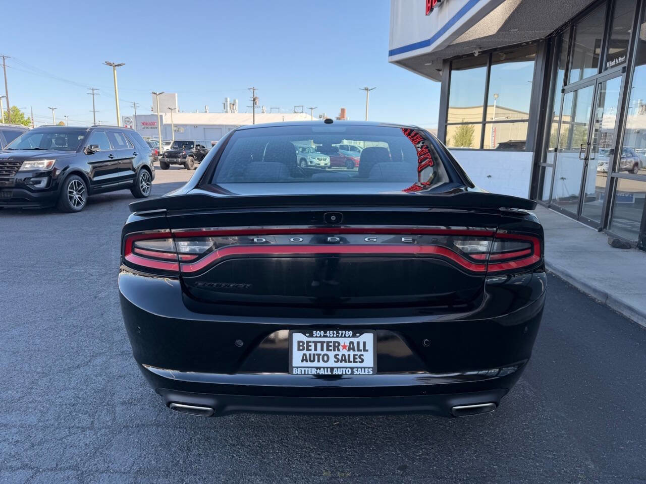 Used 2018 Dodge Charger SXT w/ Blacktop Package RWD image 5