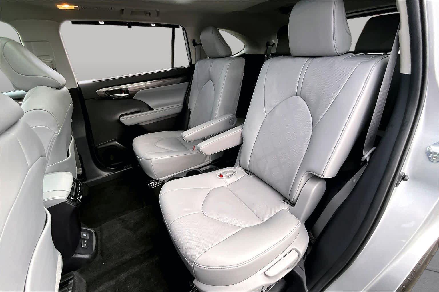 Used 2024 Toyota Highlander Platinum AWD/4WD image 20