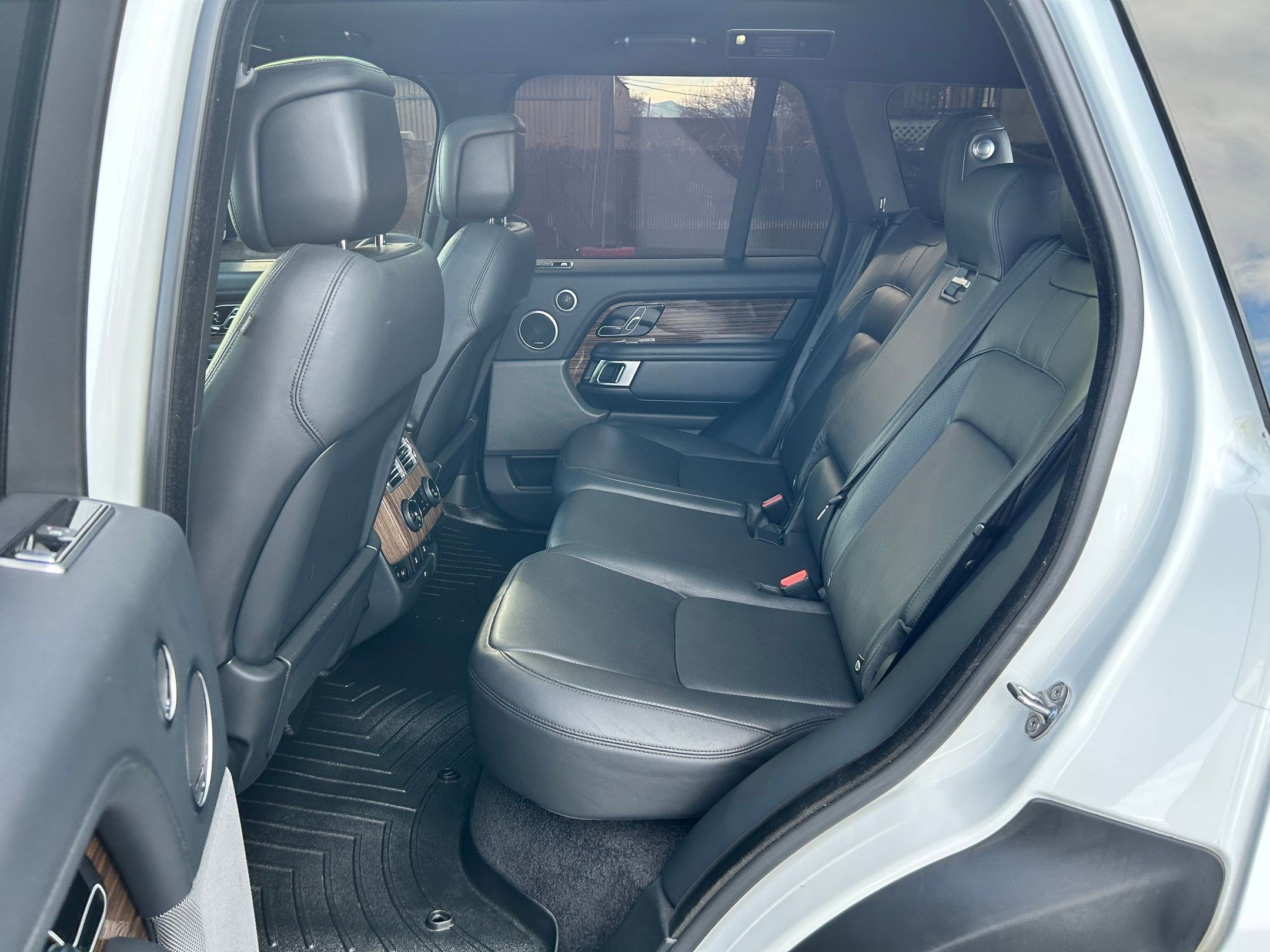 Used 2018 Land Rover Range Rover HSE AWD/4WD image 25