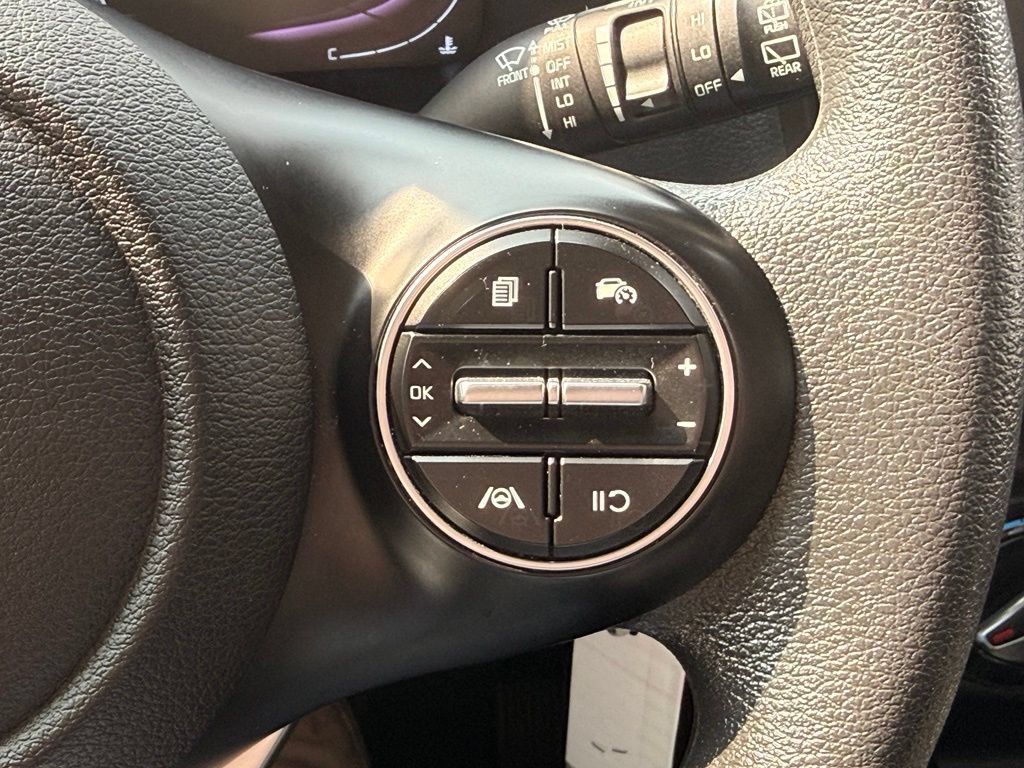 Used 2023 Kia Soul LX FWD image 31