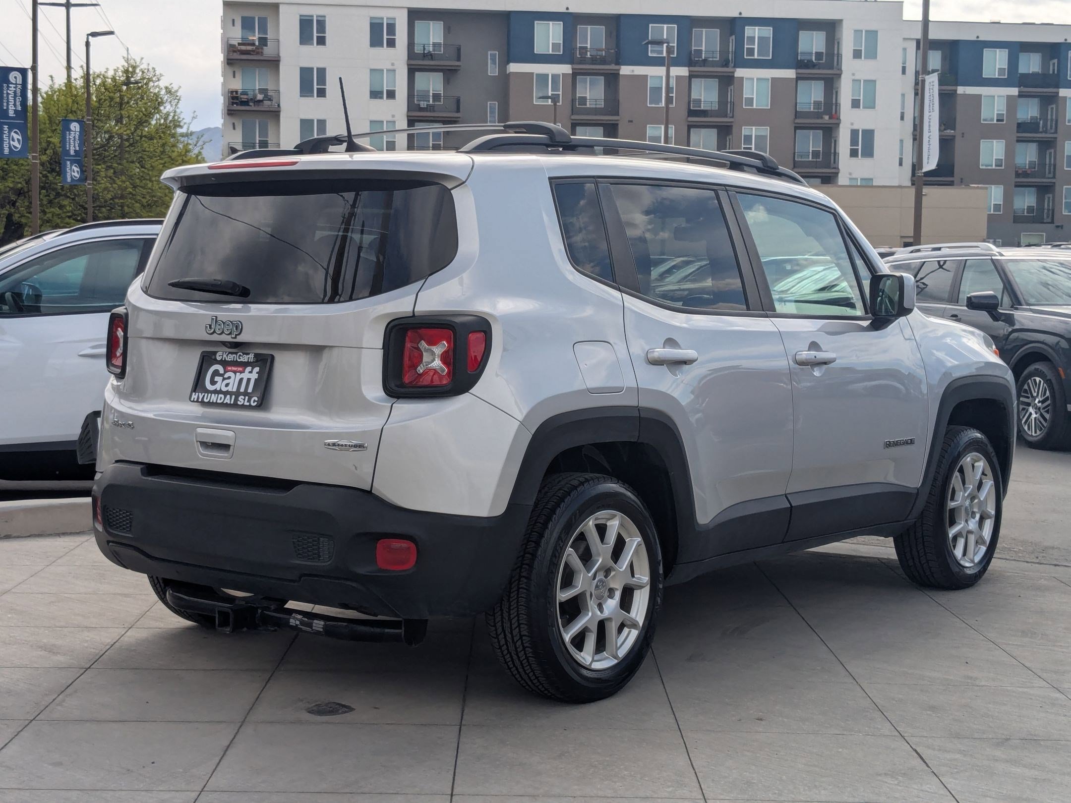 Used 2020 Jeep Renegade Latitude w/ Popular Equipment Group image 3
