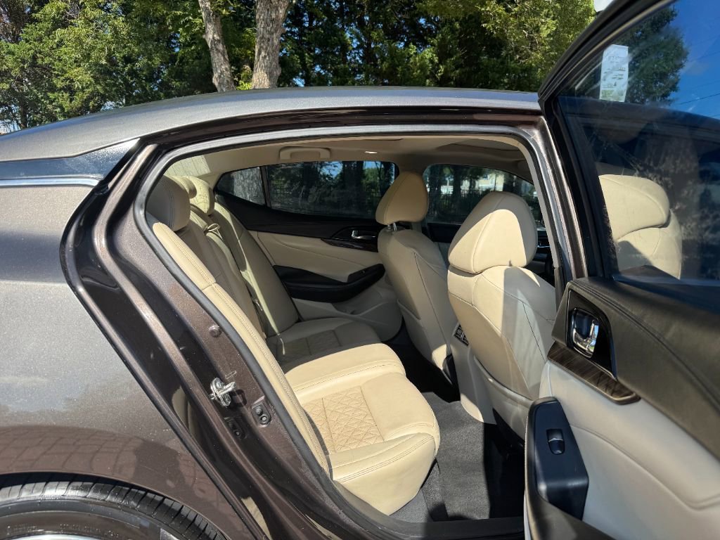 Used 2016 Nissan Maxima Platinum image 14
