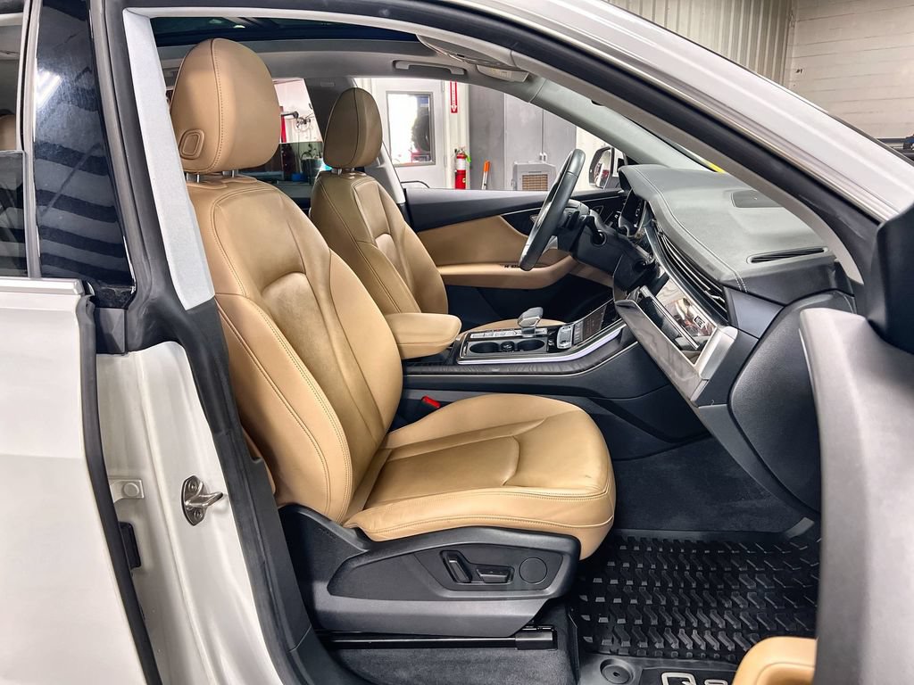Used 2023 Audi Q8 Premium w/ Convenience Package AWD/4WD image 29