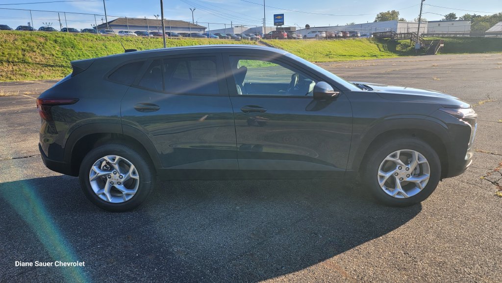 New 2026 Chevrolet Trax LS w/ LS Convenience Package FWD image 14