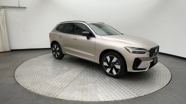 Used 2025 Volvo XC60 T8 Plus w/ Protection Package Premier AWD/4WD image 2