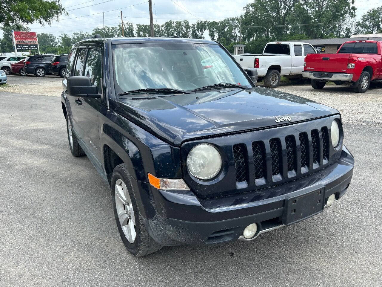 Used 2011 Jeep Patriot Latitude w/ Sun/Sound Group AWD/4WD image 2