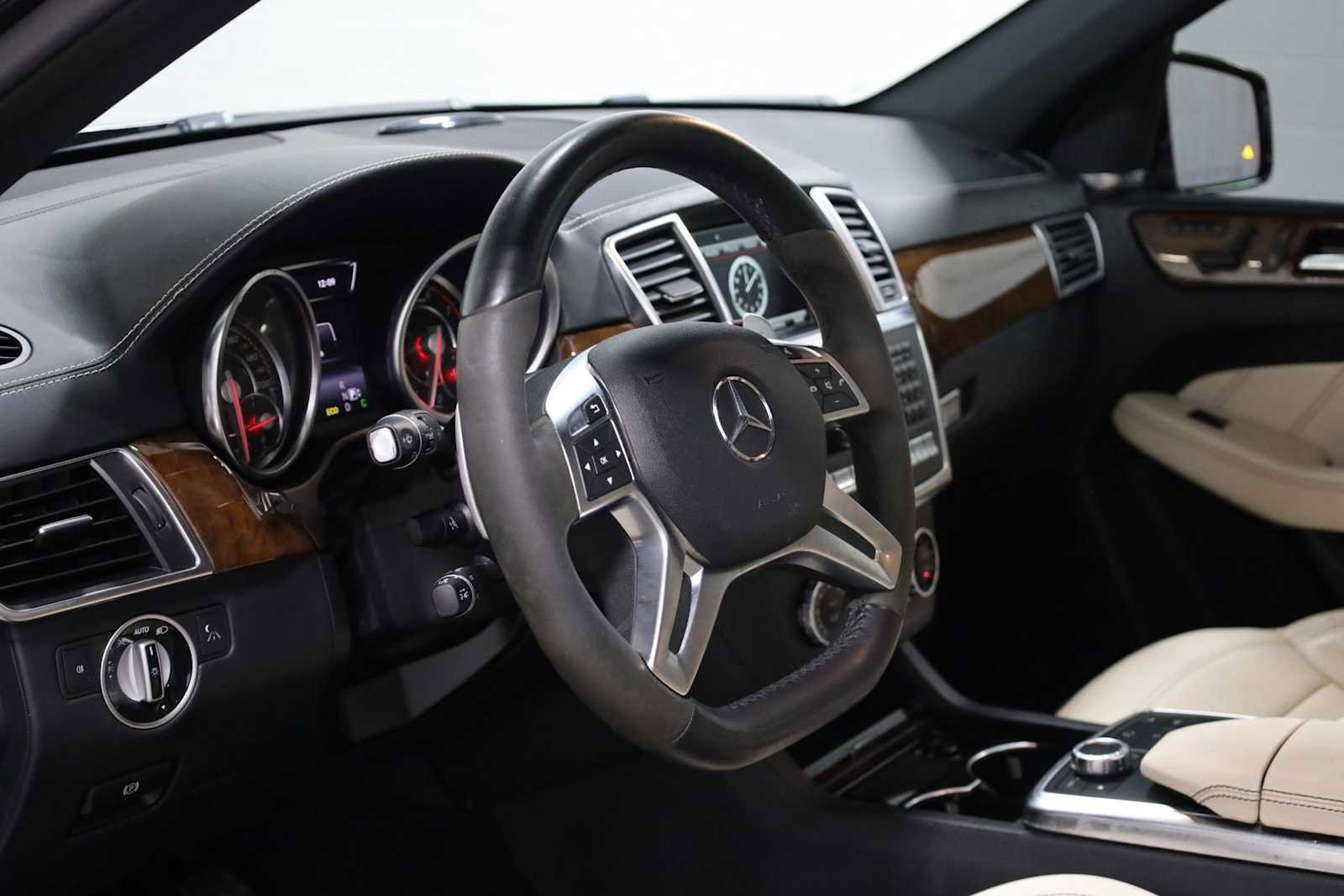 Used 2014 Mercedes-Benz ML 63 AMG 4MATIC image 4