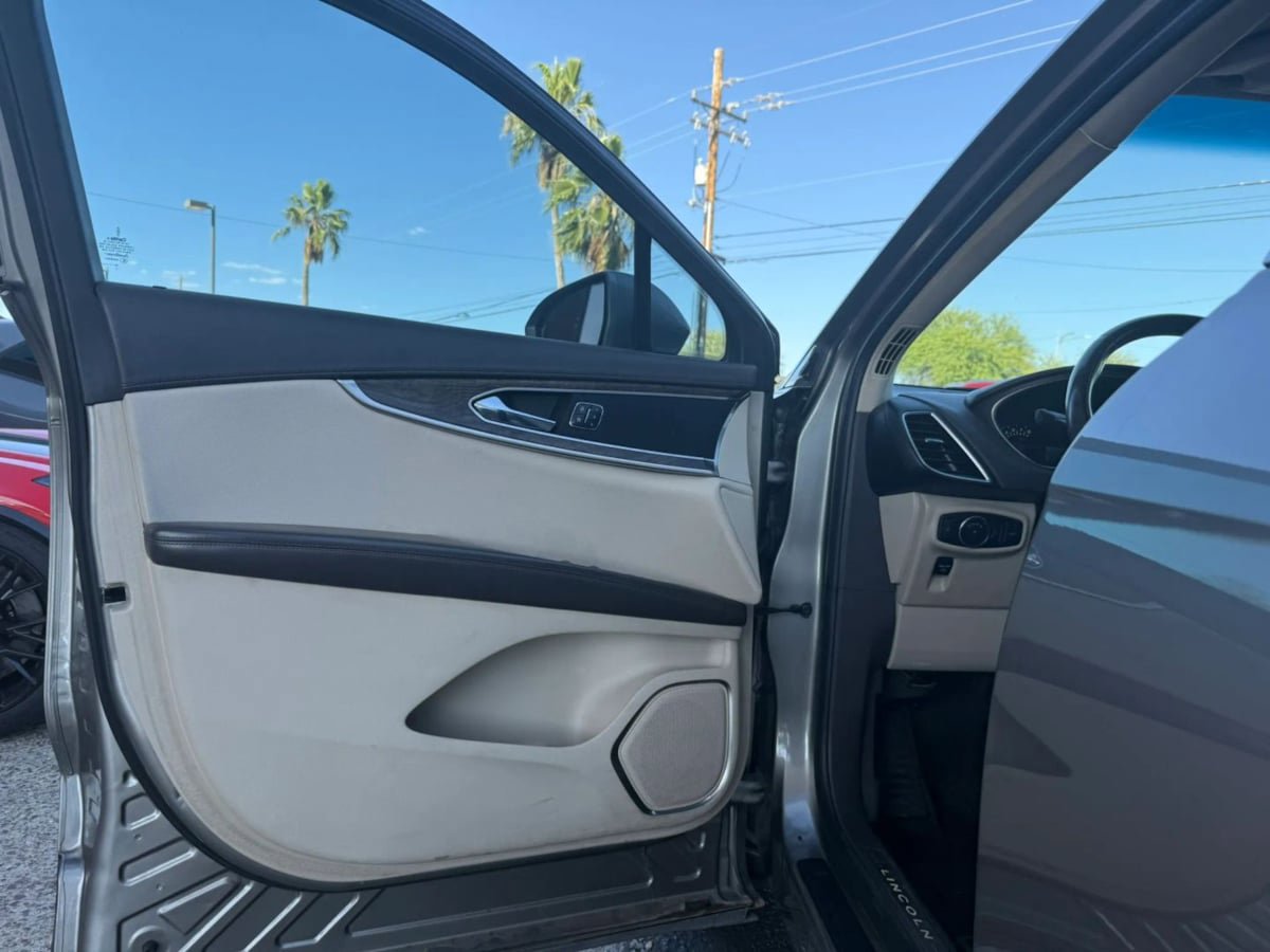 Used 2016 Lincoln MKX Select w/ Select Plus Package FWD image 36