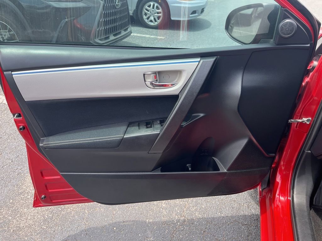Used 2015 Toyota Corolla LE FWD image 15