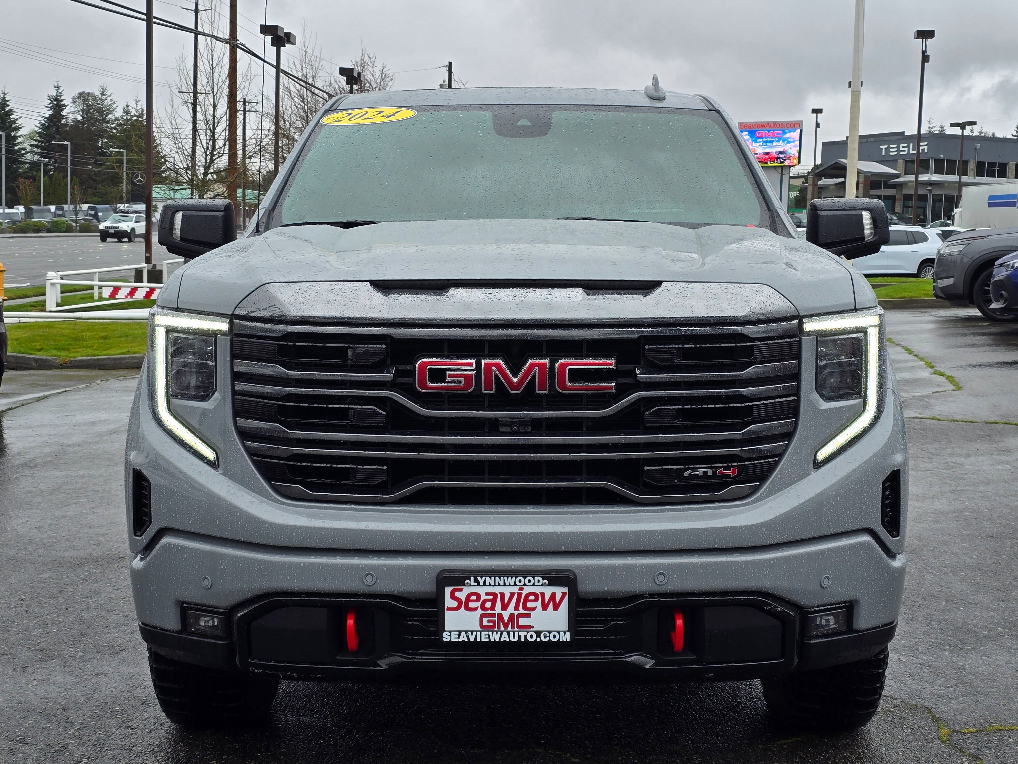 Used 2024 GMC Sierra 1500 AT4 w/ Technology Package AWD/4WD image 2