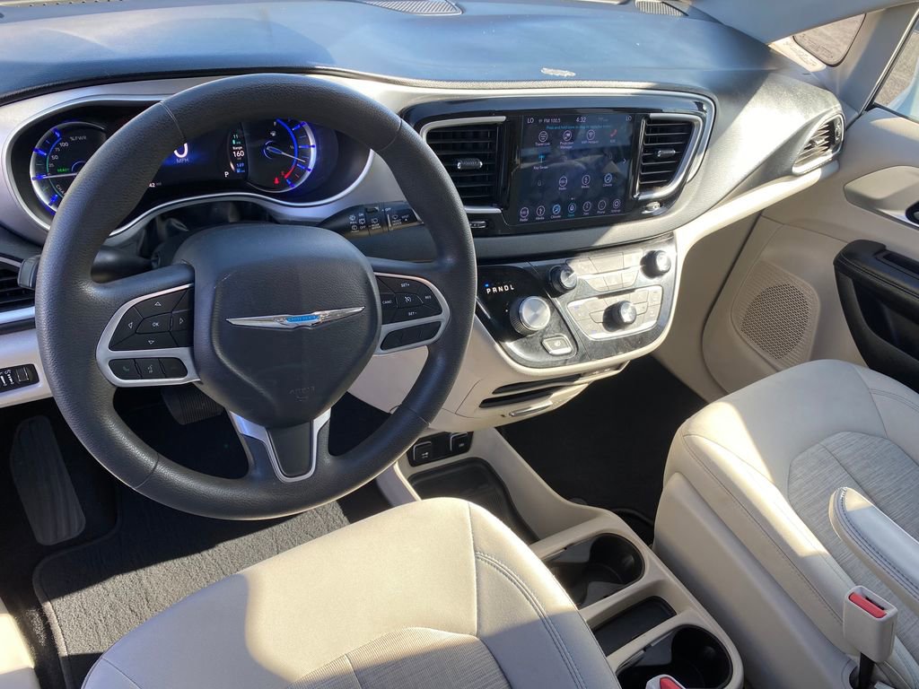 Used 2018 Chrysler Pacifica Touring Plus FWD image 30