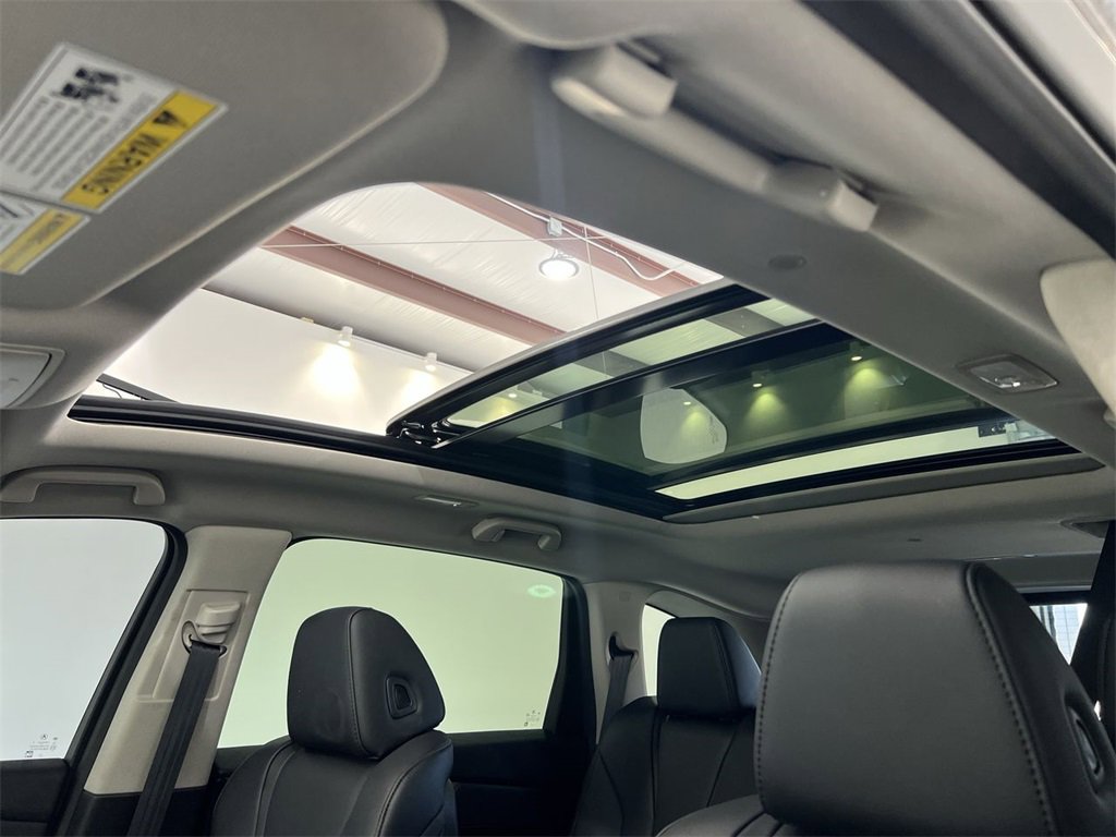 Used 2023 Acura MDX SH-AWD image 18