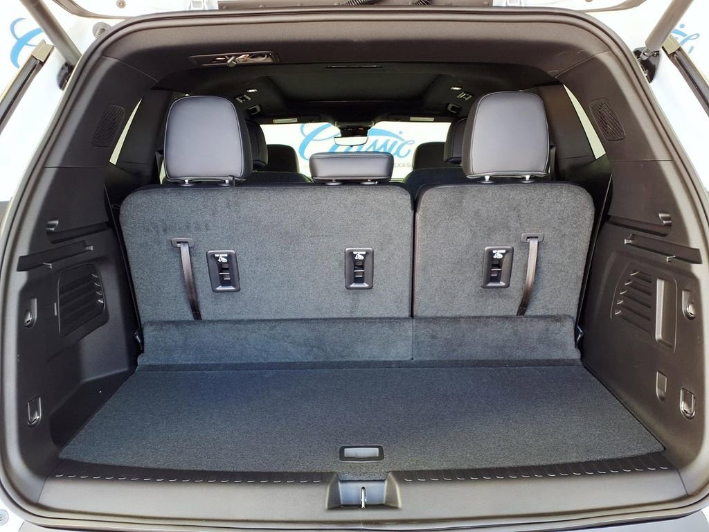New 2026 GMC Acadia AT4 w/ Luxury Package image 22