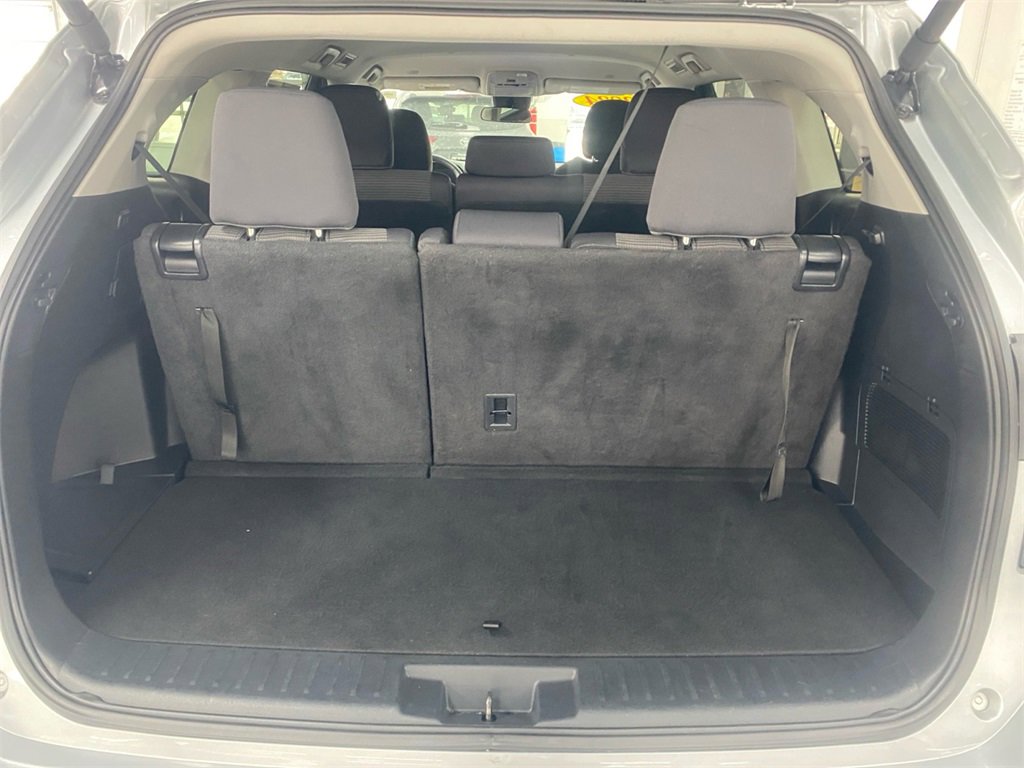 Used 2024 Toyota Highlander LE image 16