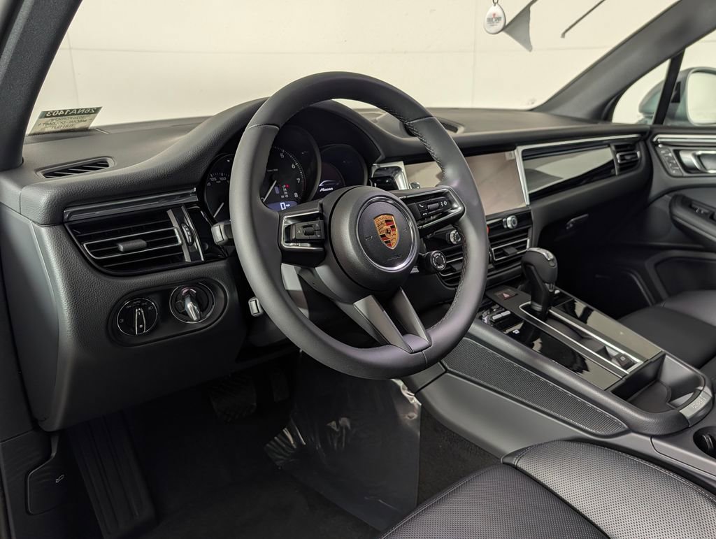 New 2026 Porsche Macan image 4
