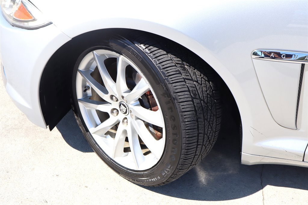 Used 2012 Jaguar XF RWD image 11