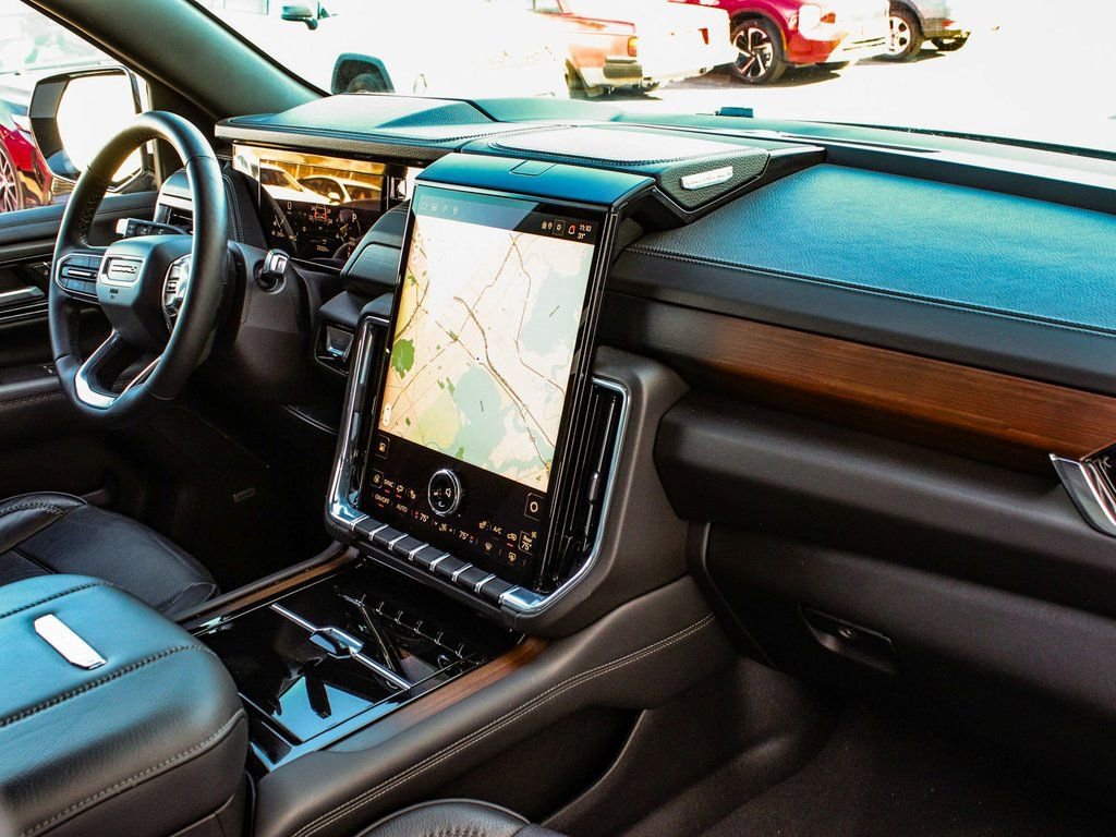 Used 2025 GMC Yukon Denali image 45