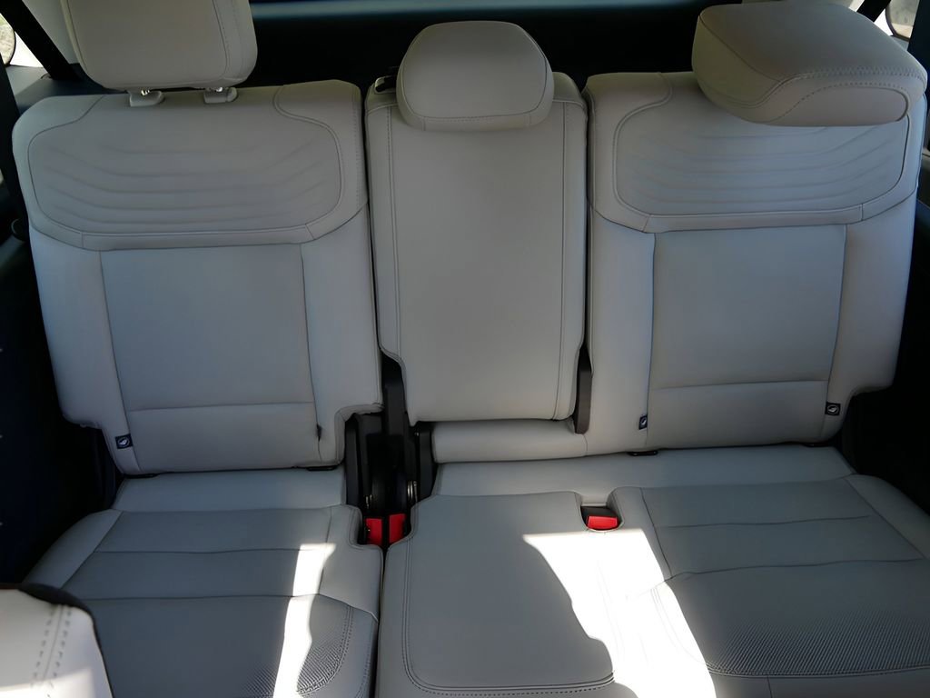 Used 2025 Ford Expedition Max Platinum AWD/4WD image 16