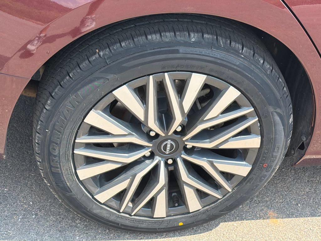 Used 2024 Nissan Altima 2.5 SV FWD image 17