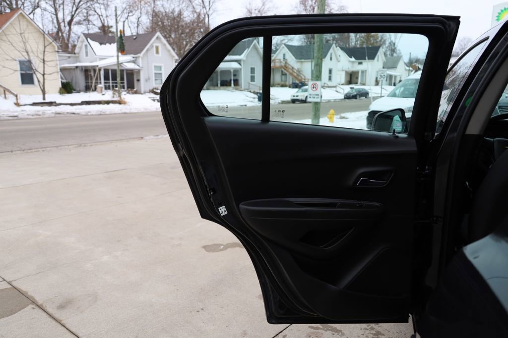 Used 2016 Chevrolet Trax LS image 17