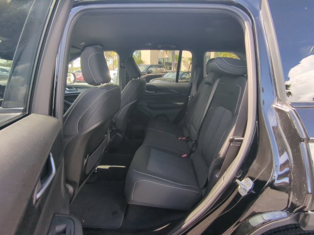 Used 2025 Jeep Grand Cherokee Laredo w/ Luxury Tech Group I RWD image 14