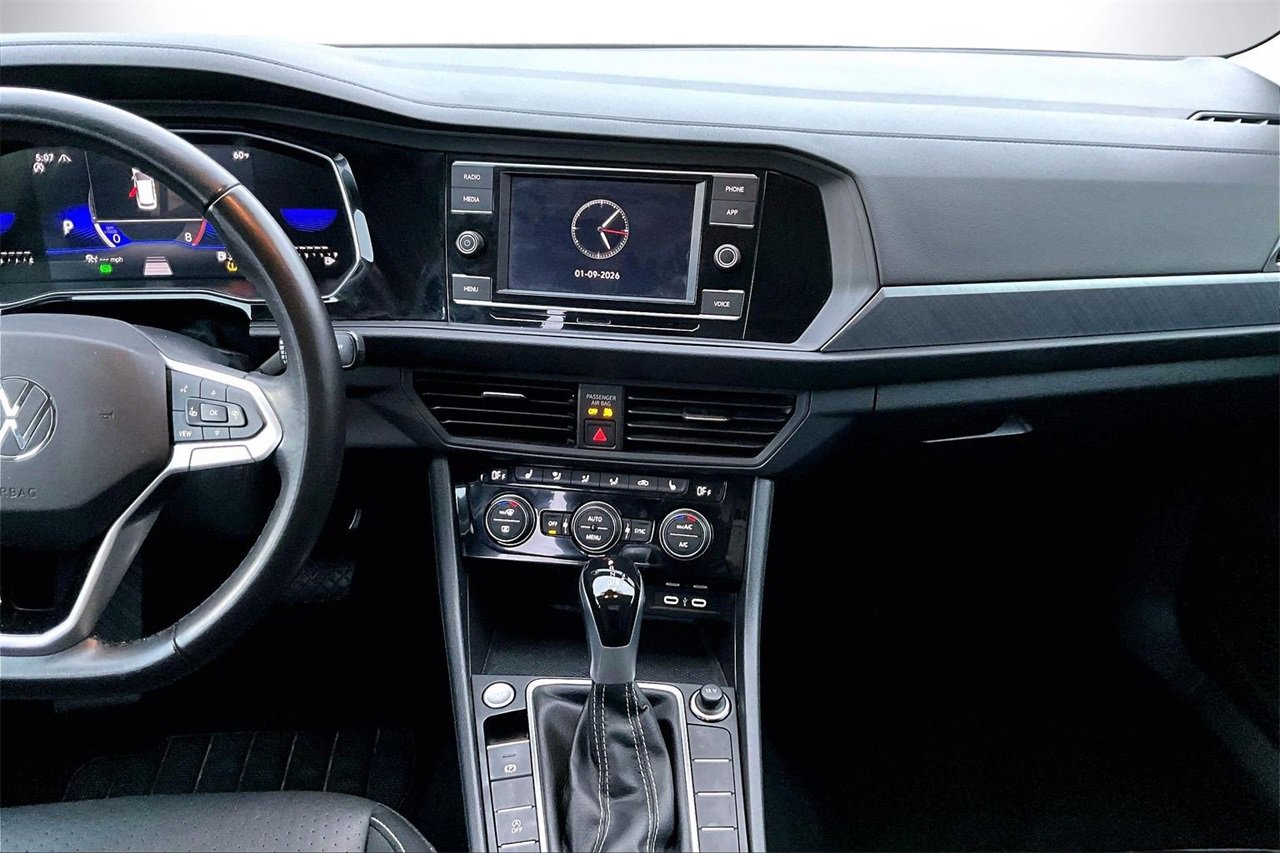 Used 2024 Volkswagen Jetta SE image 12