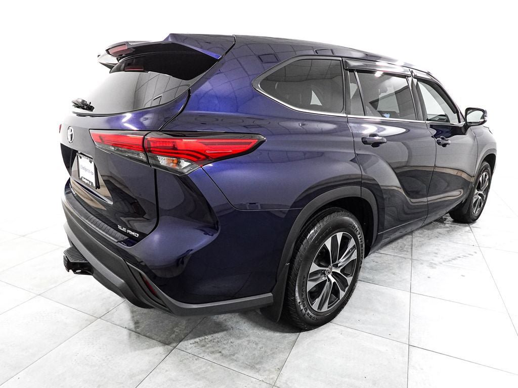 Used 2020 Toyota Highlander XLE AWD/4WD image 6