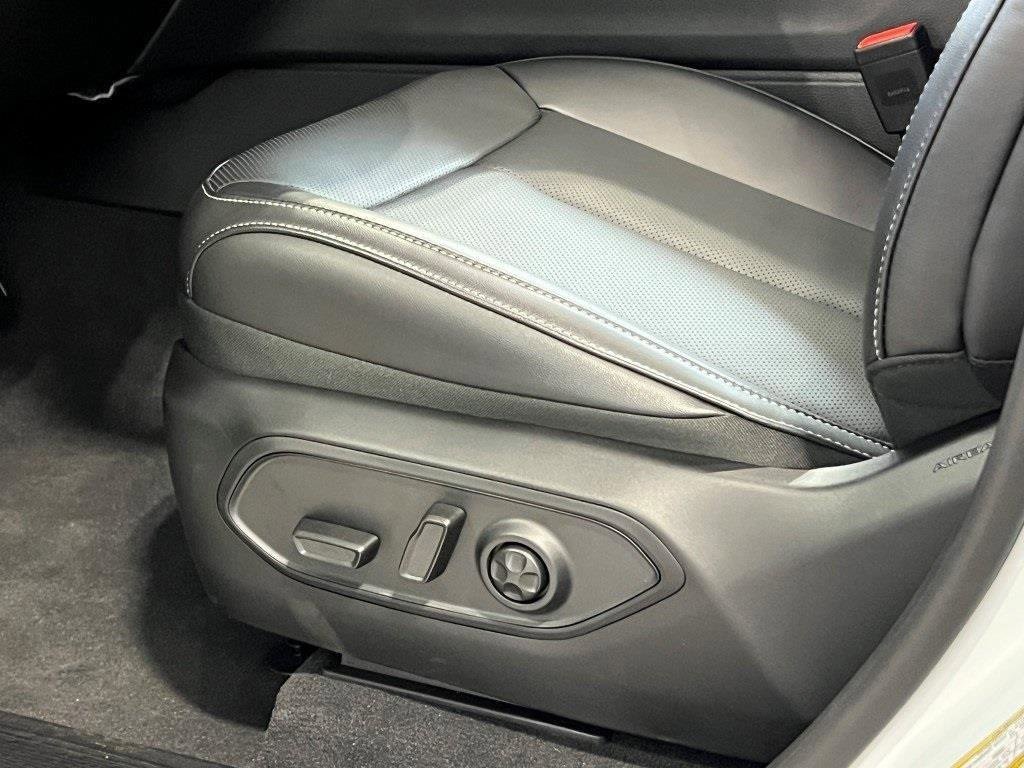 New 2025 Jeep Grand Cherokee L Limited w/ Luxury Tech Group II image 15