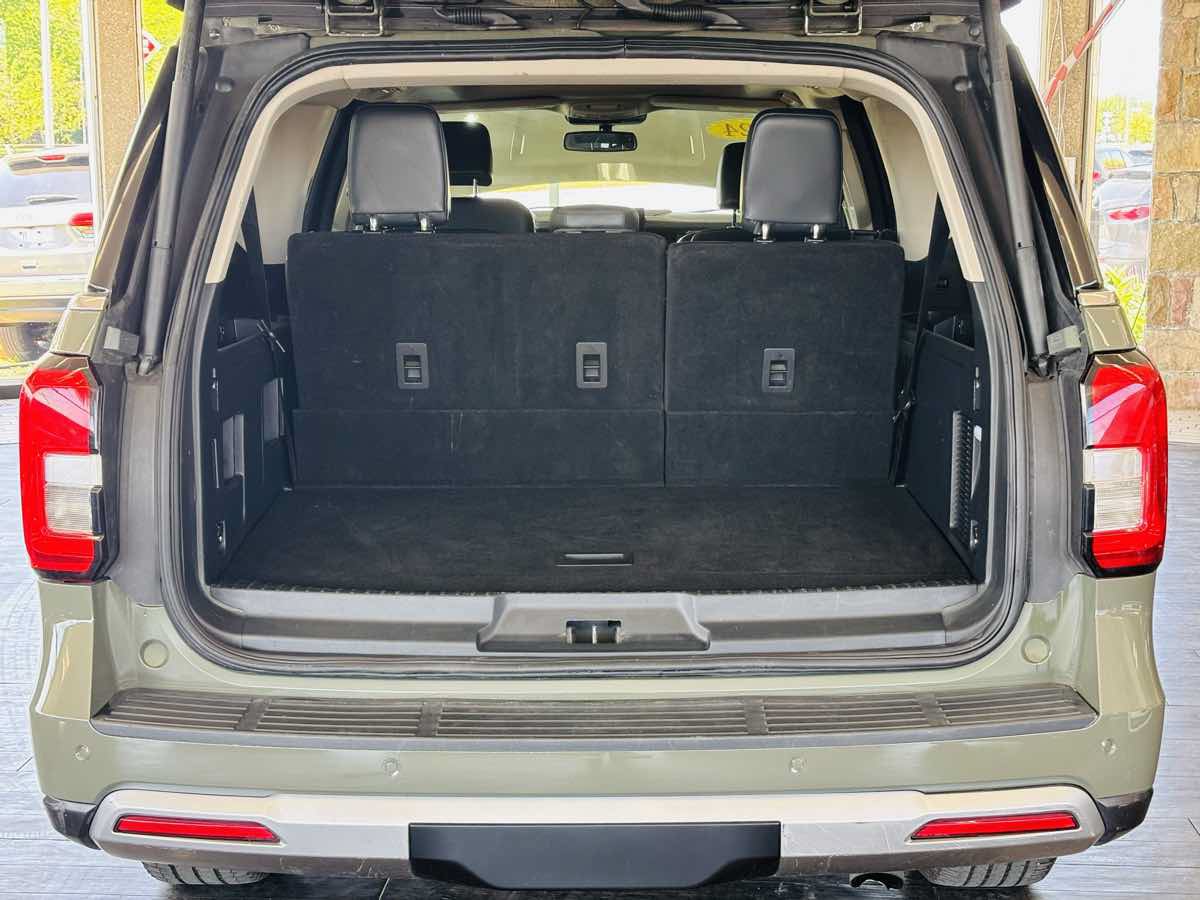 Used 2024 Ford Expedition Max XLT AWD/4WD image 11