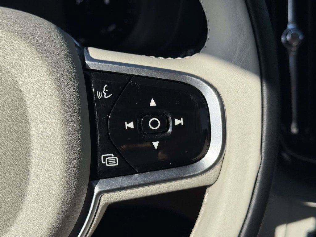 Certified 2025 Volvo XC60 B5 Ultra w/ Protection Package Premier AWD/4WD image 19