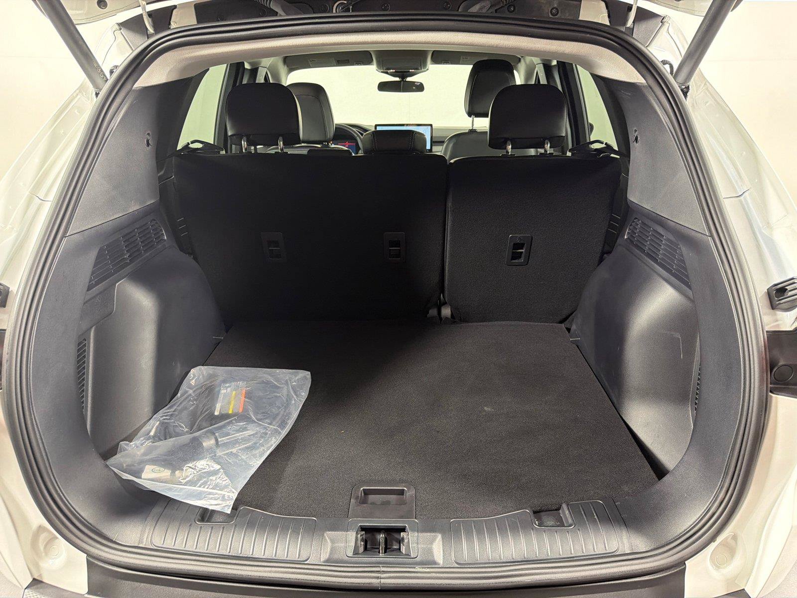 Used 2025 Ford Escape SE FWD image 18