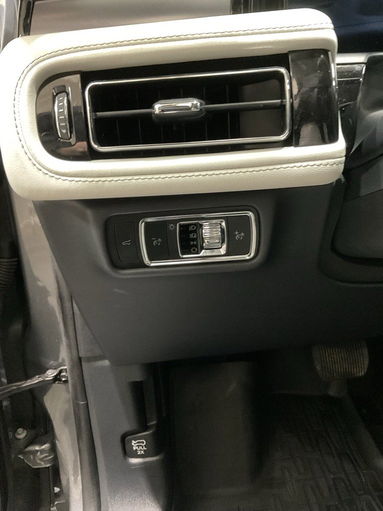 Used 2025 Lincoln Aviator Premiere w/ Jet Appearance Package image 8