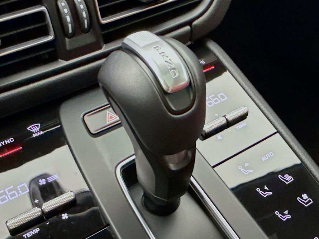 Certified 2025 Porsche Macan image 22