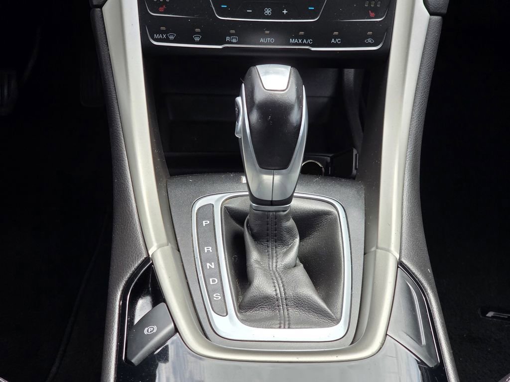 Used 2014 Ford Fusion SE w/ Equipment Group 202A FWD image 15