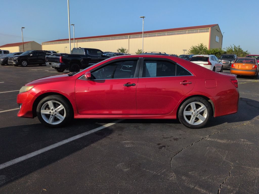 Used 2013 Toyota Camry SE FWD image 3