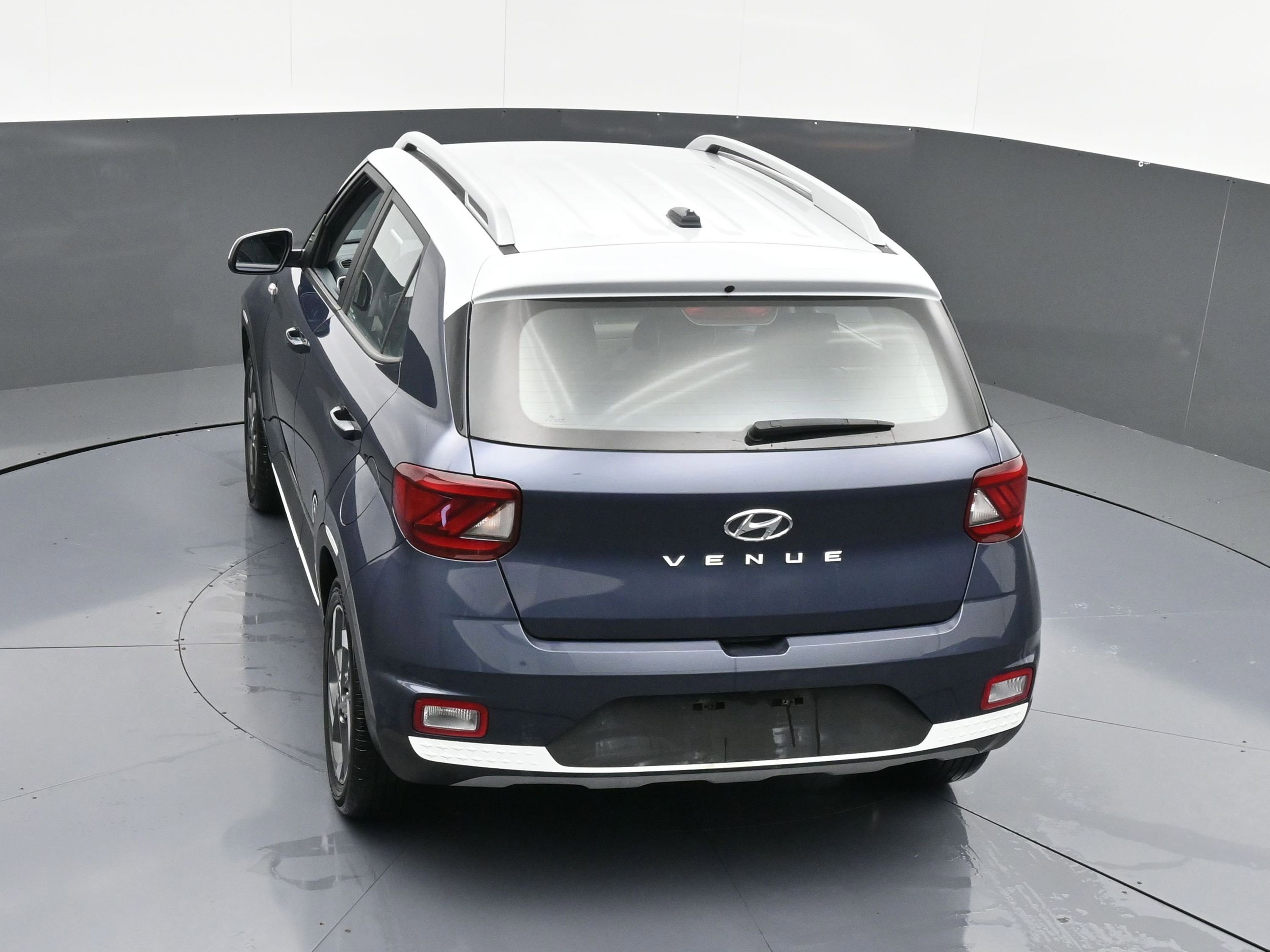 Used 2023 Hyundai Venue Limited w/ Cargo Package image 35