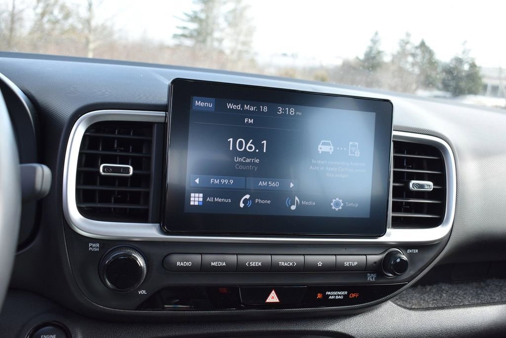 Used 2024 Hyundai Venue SEL image 19