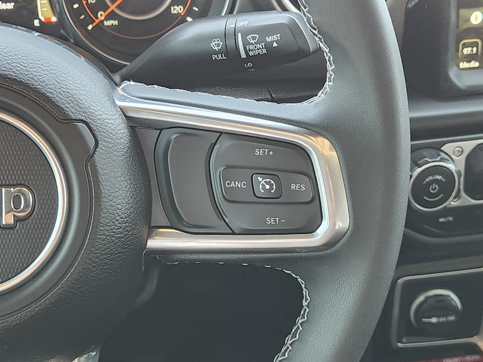 Used 2023 Jeep Gladiator Rubicon w/ LED Lighting Group AWD/4WD image 28