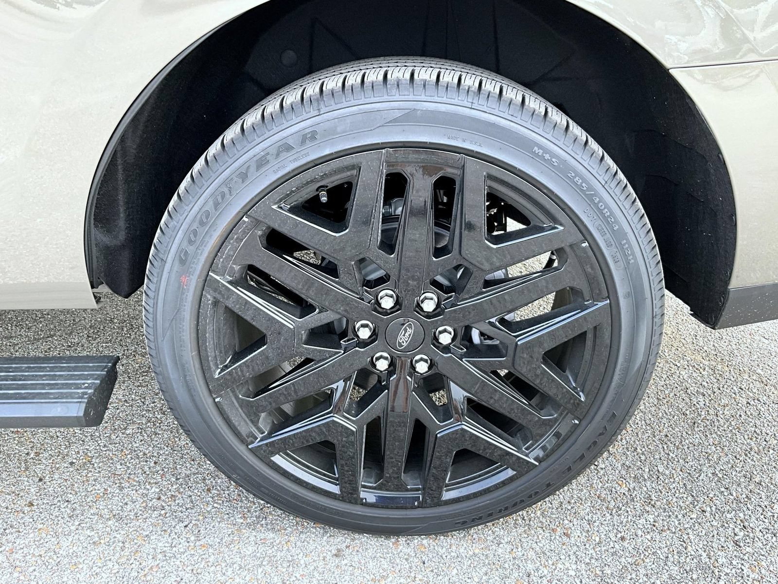 New 2027 Ford Expedition Platinum w/ Stealth Performance Package AWD/4WD image 27