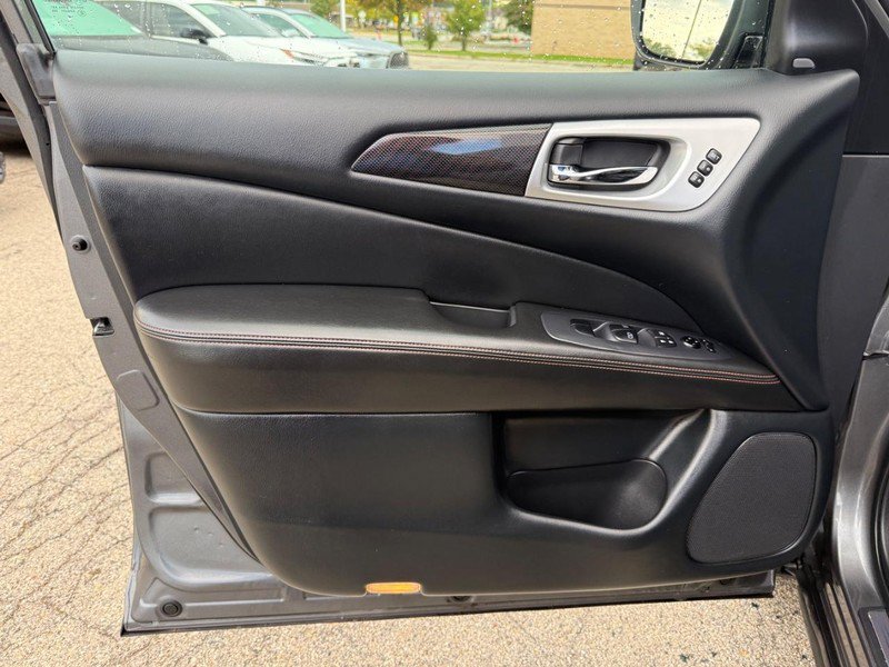 Used 2019 Nissan Pathfinder SL AWD/4WD image 20