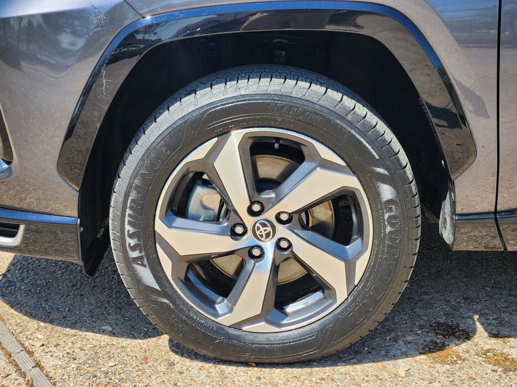 Used 2021 Toyota RAV4 SE w/ Weather & Moonroof Package AWD/4WD image 10