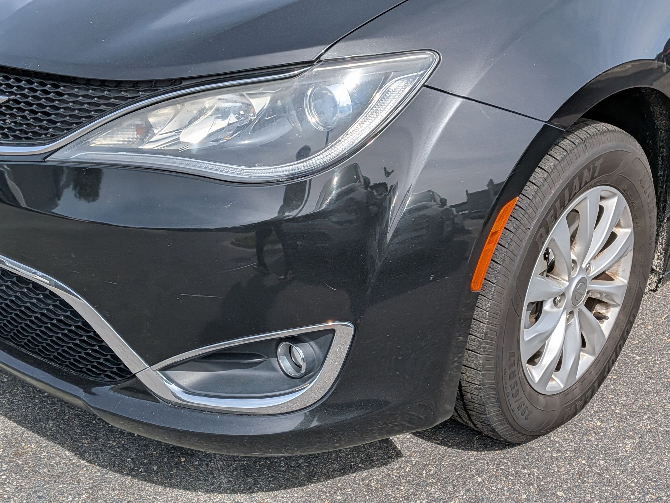 Used 2019 Chrysler Pacifica Touring-L FWD image 9