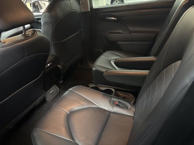 Used 2023 Toyota Highlander XLE image 16
