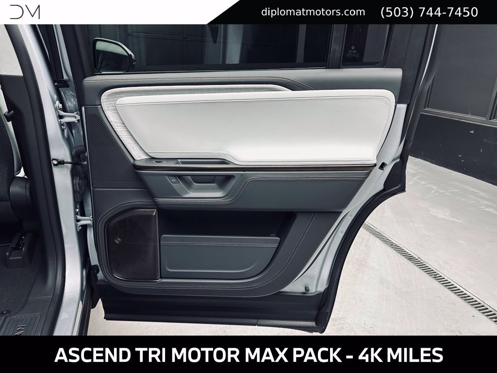 Used 2025 Rivian R1S Premium Dual AWD/4WD image 30