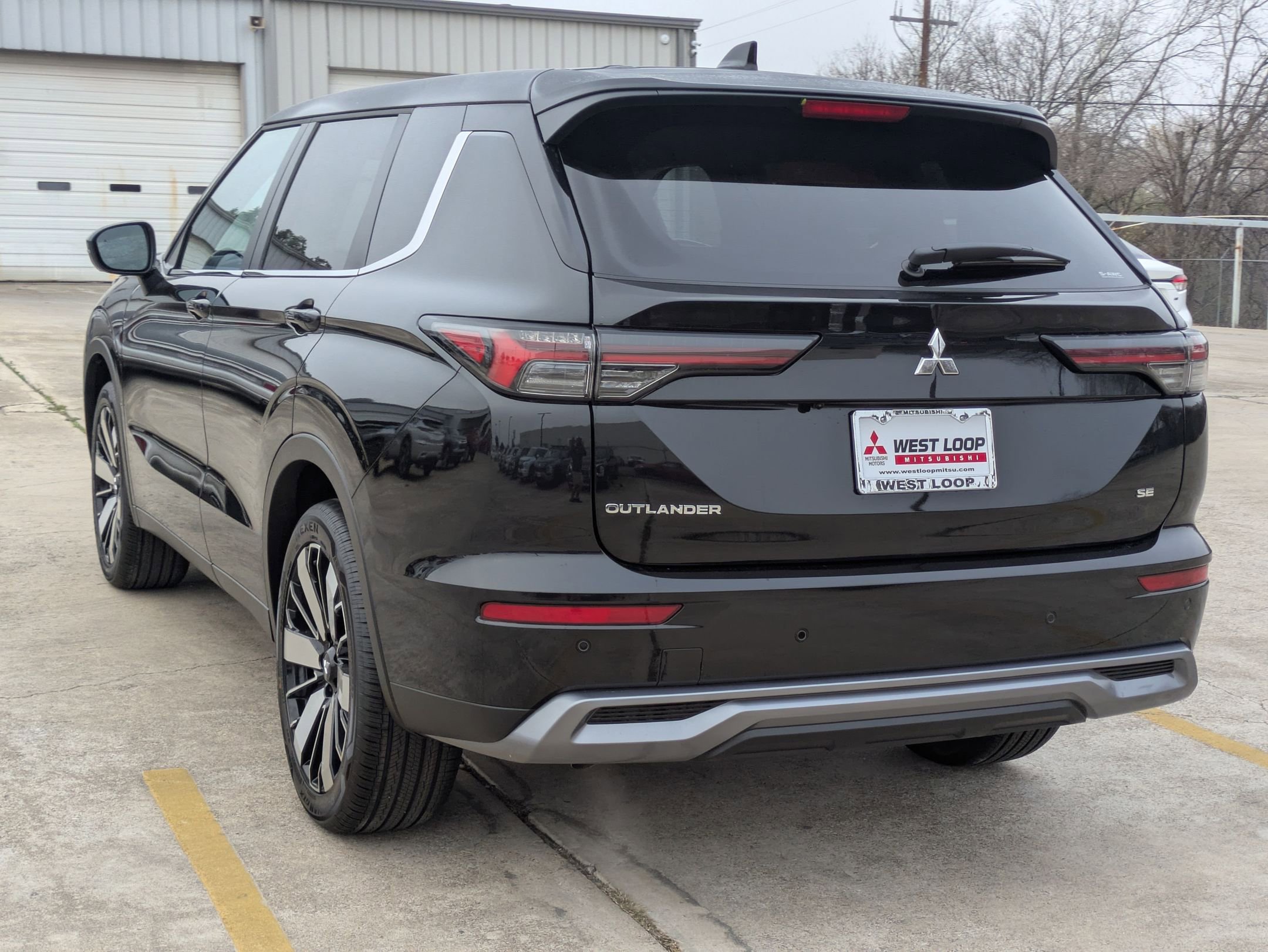 New 2026 Mitsubishi Outlander SE AWD/4WD image 3