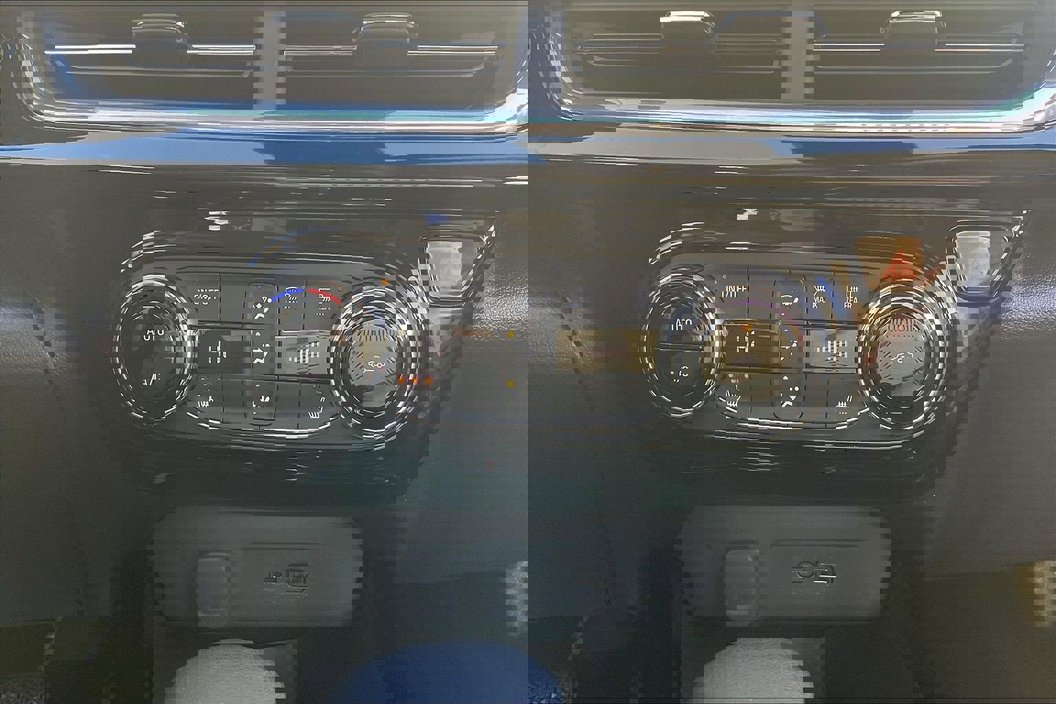 Used 2025 Chevrolet Trax ACTIV image 37