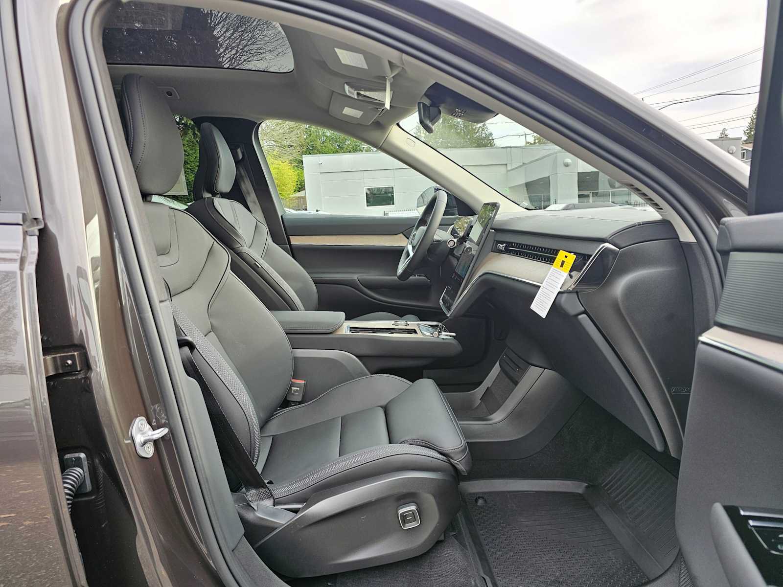 New 2025 Volvo EX90 Plus w/ Protection Package Premier AWD/4WD image 10