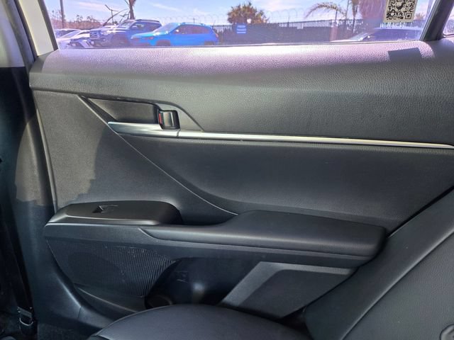Used 2022 Toyota Camry SE FWD image 11