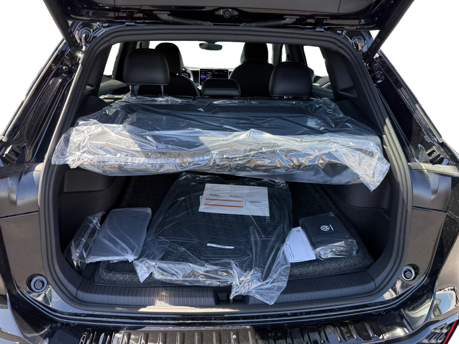 New 2026 Volkswagen Tiguan SE R-Line FWD image 17